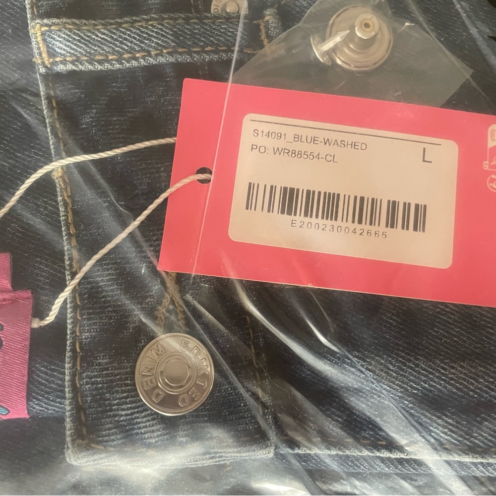 Edikted Raelynn Washed Low Rise Jeans - Blue Washed - Picture 7 of 7
